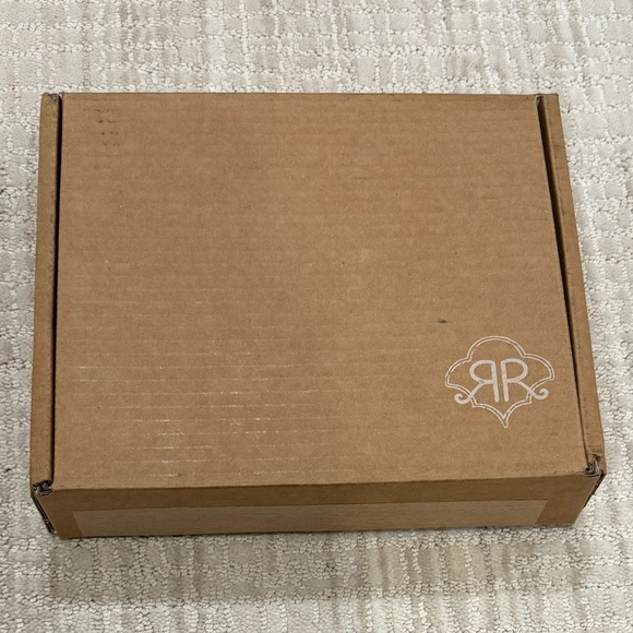 Roller Rabbit x Faherty girls pajamas BOX included - Picture 13 of 13